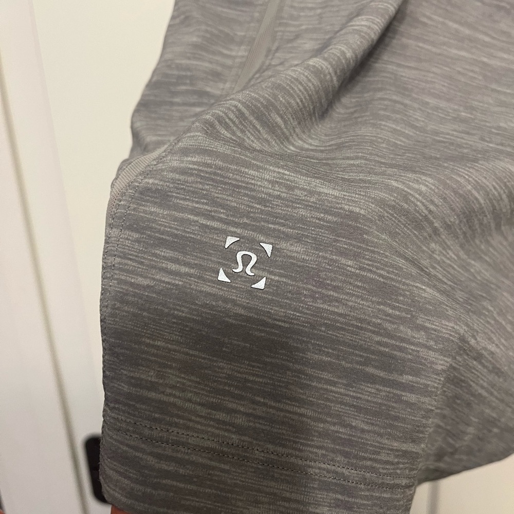 Lululemon men’s shorts - Picture 3 of 4